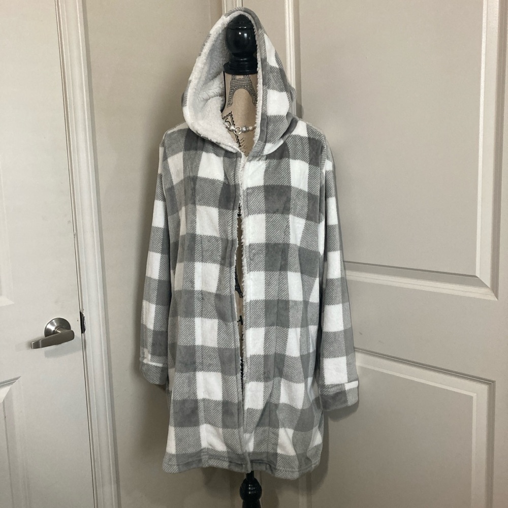 Colsie Women’s Grey White Checkered Plaid Open Fleece Hoodie Cardigan/Robe
